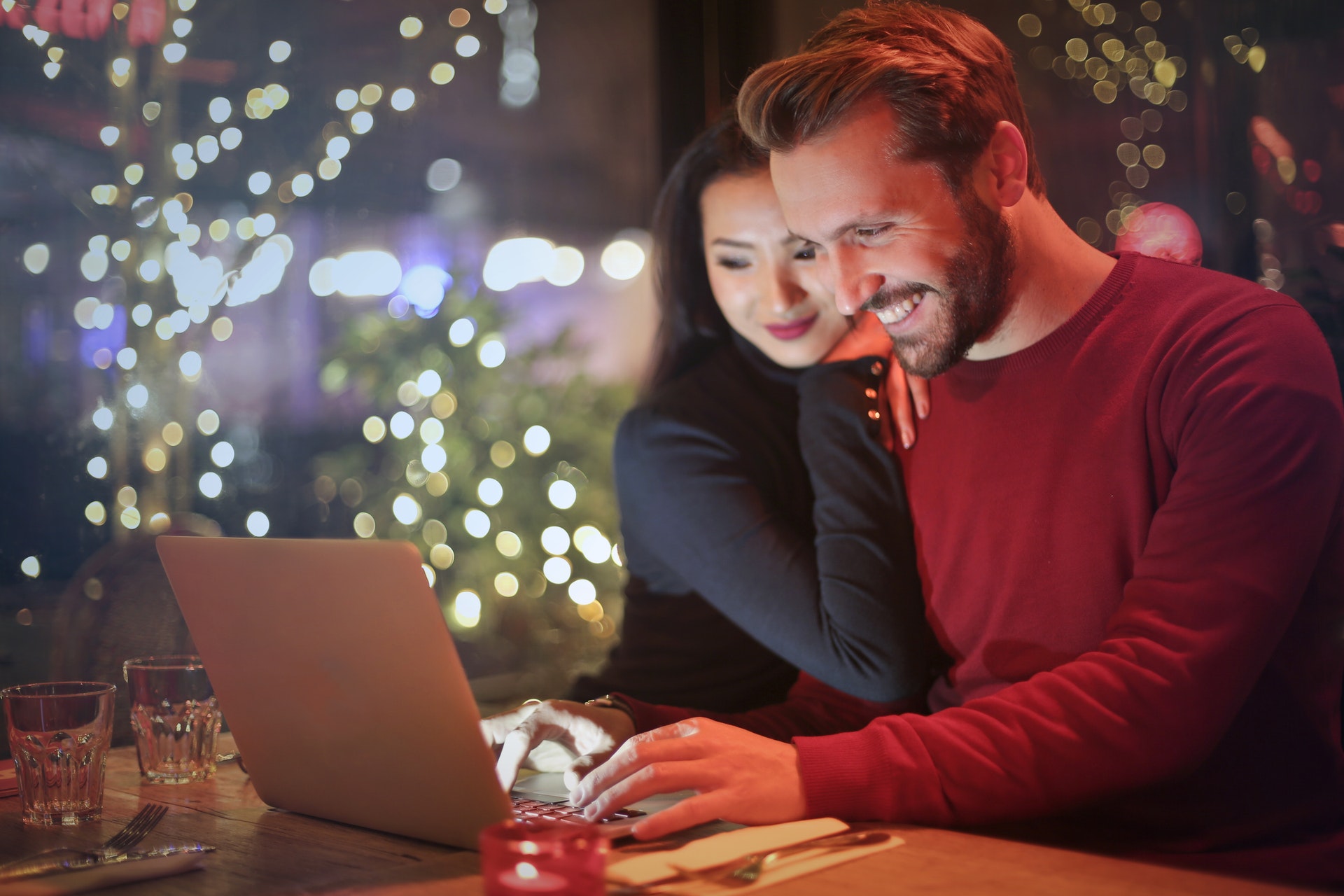 Growth Rocket Couple shopping online during the holiday season